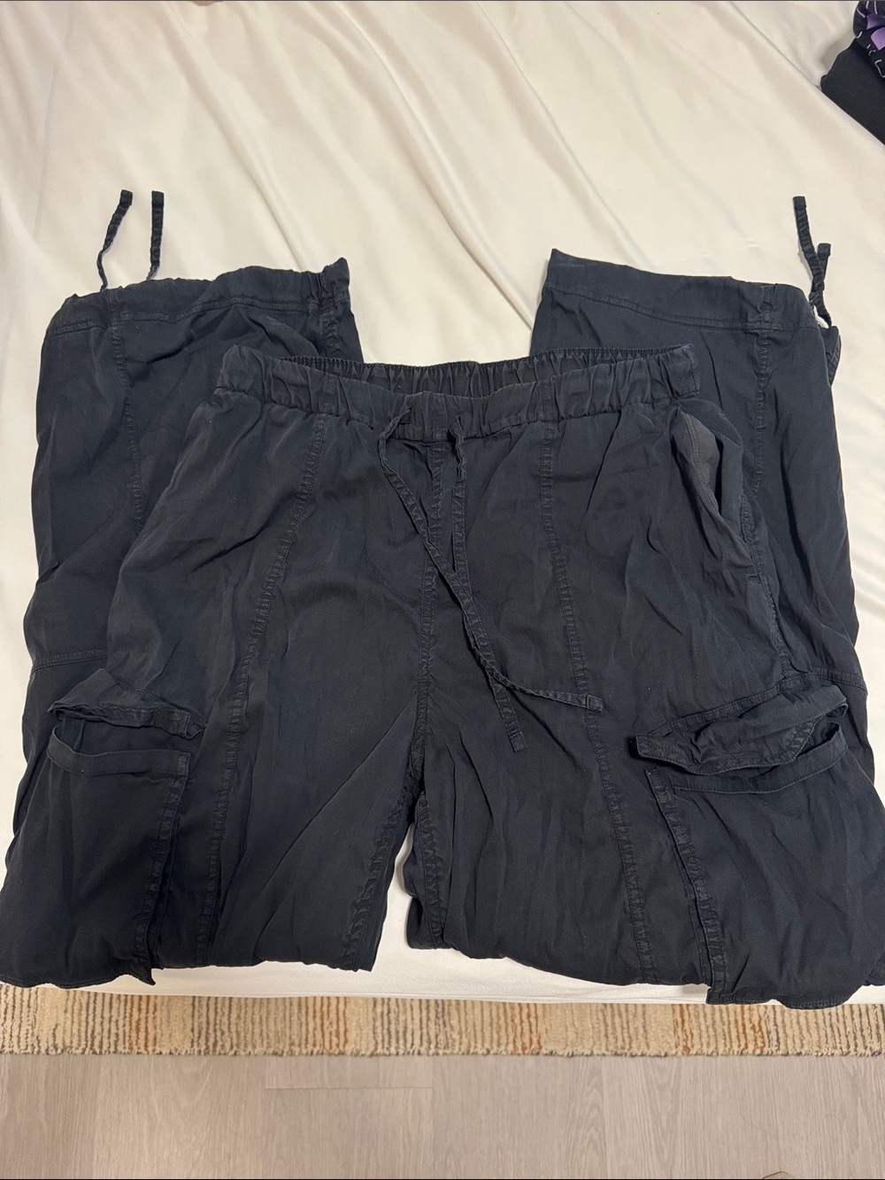 Lululemon M Lightweight Black Adjustable Mid-Rise Cargo Pants - Picture 3 of 4
